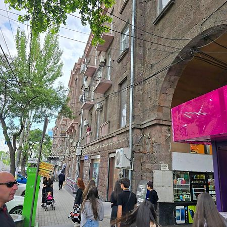 Прекрасная 4-Ех Комнатная Квартира В Самом Центре Jerevan Buitenkant foto