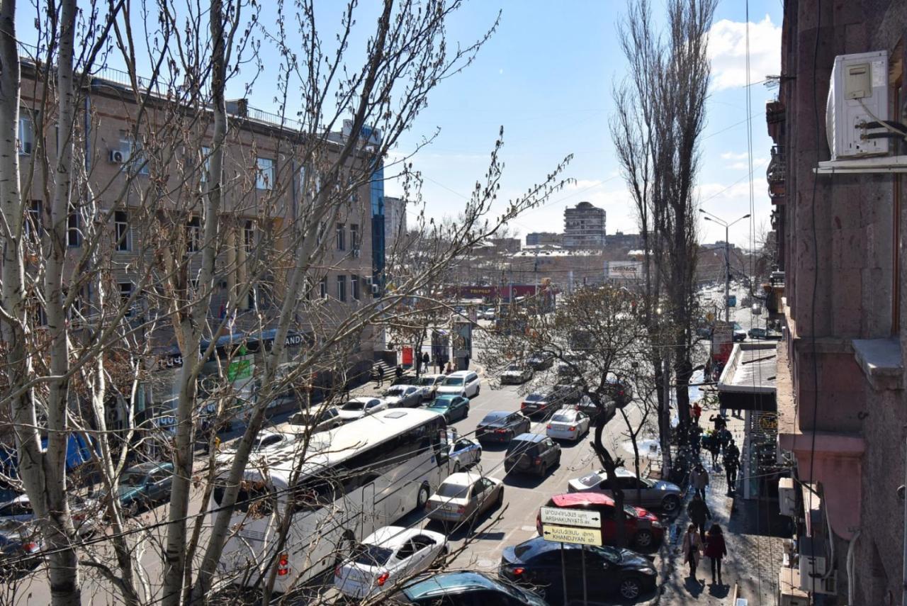 Прекрасная 4-Ех Комнатная Квартира В Самом Центре Jerevan Buitenkant foto